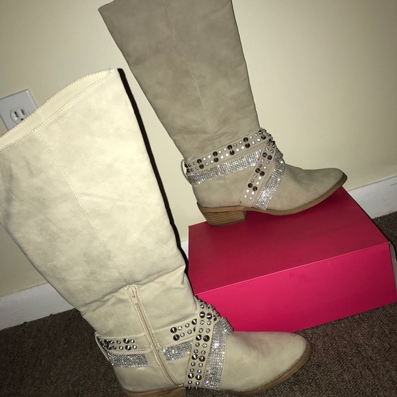 Cream boots - Picture 5 of 6